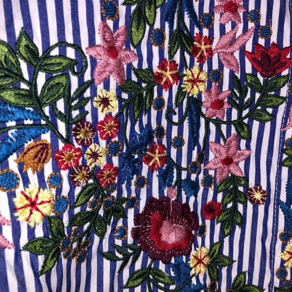 Floral embroidered button down Shirt - Picture 3 of 5